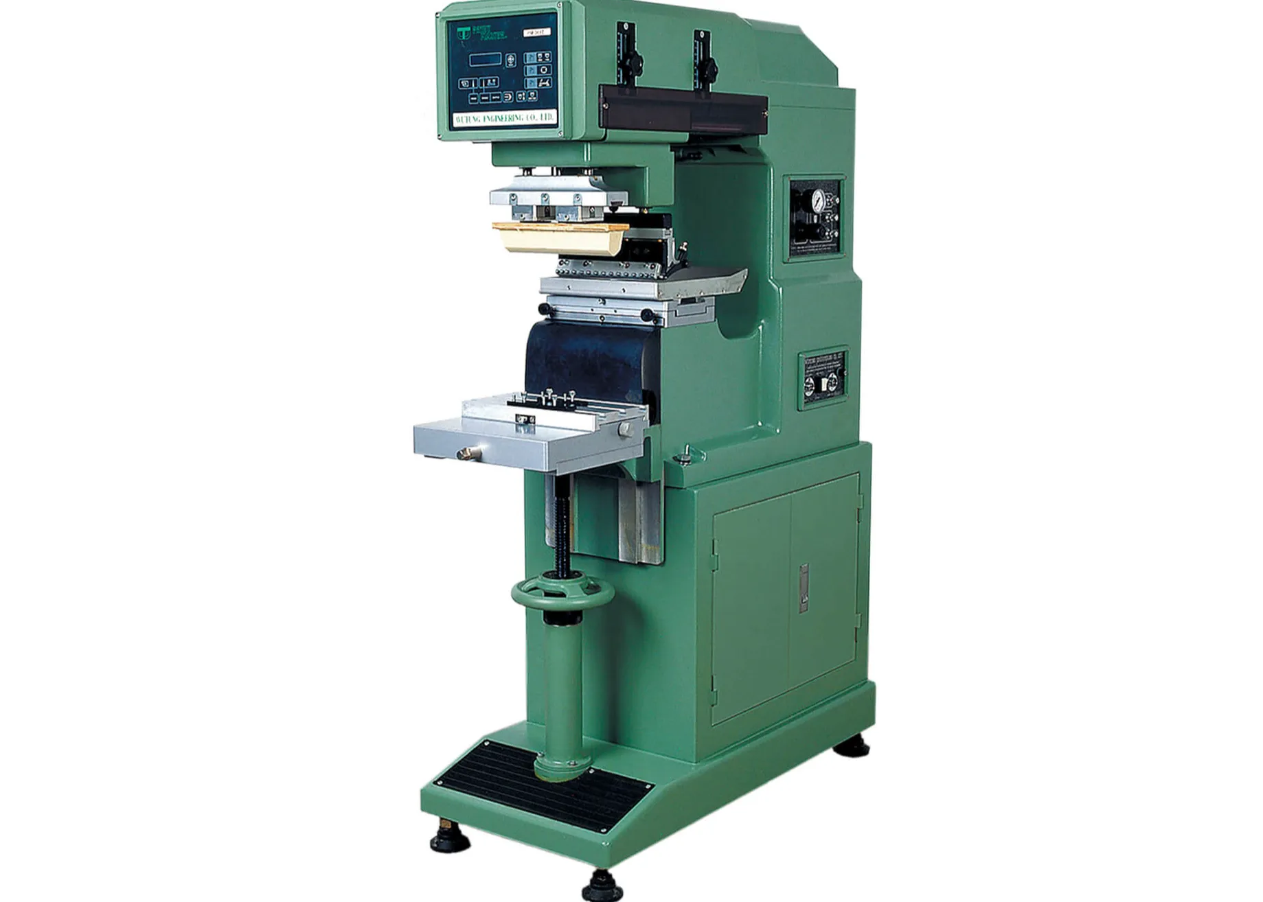 Machine de tampographie compacte verte avec panneau de commande, tête d'impression et table de travail. - WUTUNG TRADING CO.,LTD. | Cpsemarketplace

