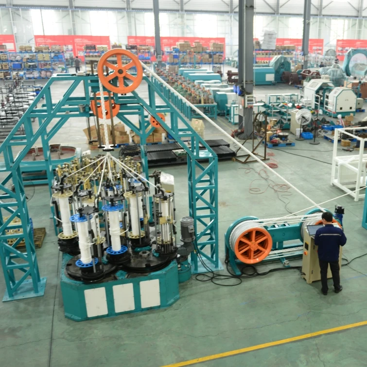 Línea de producción de mangueras industriales con marcos verde azulado y carretes naranjas que forman una manguera blanca continua. - XUZHOU HENGHUI BRAIDING MACHINE CO.,LTD | Cpsemarketplace

