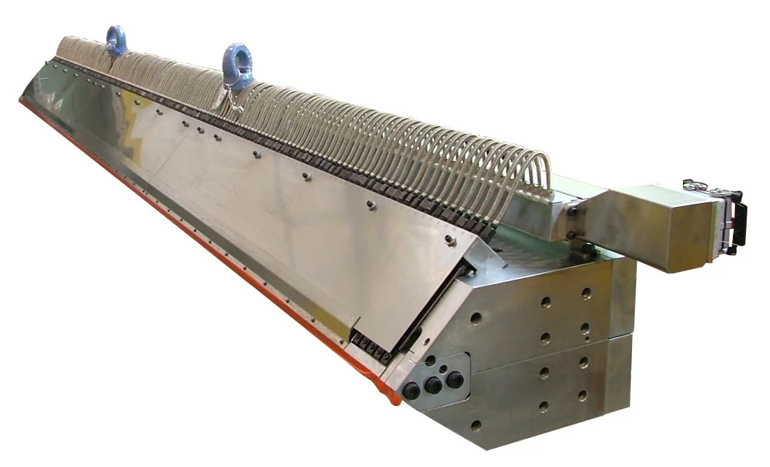 Matriz de extrusión multicavidad de precisión con líneas de calefacción y control integradas para optimizar el flujo de plástico en el moldeo por inyección. - SIMPLAS spa | Cpsemarketplace

