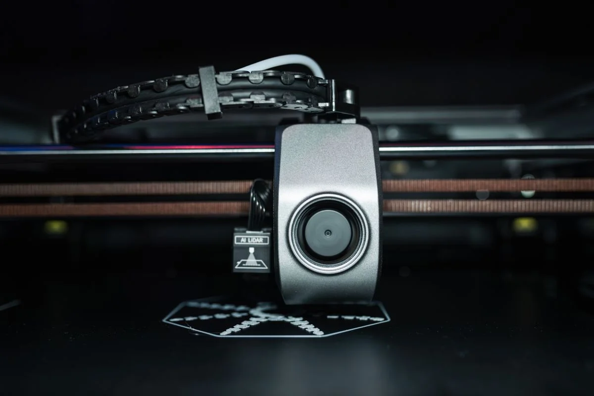 整合AI LiDAR感測器的3D列印機擠出機頭，用於精確聚合物沉積 - Pexels

