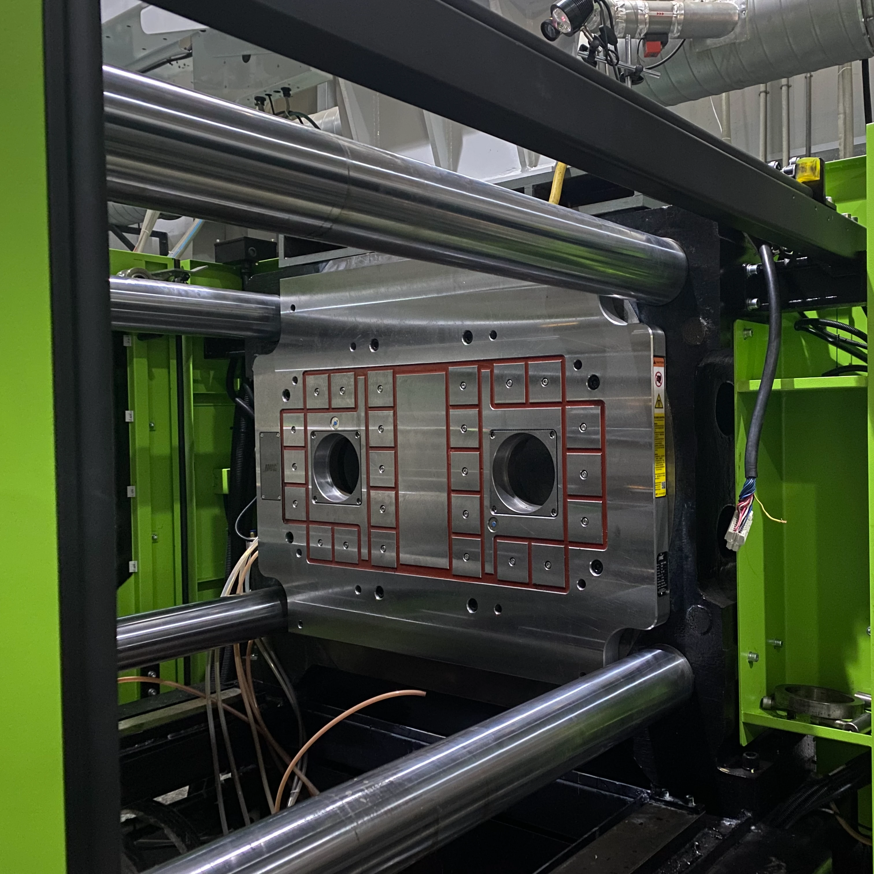 Máquina de moldeo por inyección con placa cambiadora de molde magnética en la superficie de sujeción y barras guía - Shanghai Tai Chi Machinery Co.,Ltd | Cpsemarketplace

