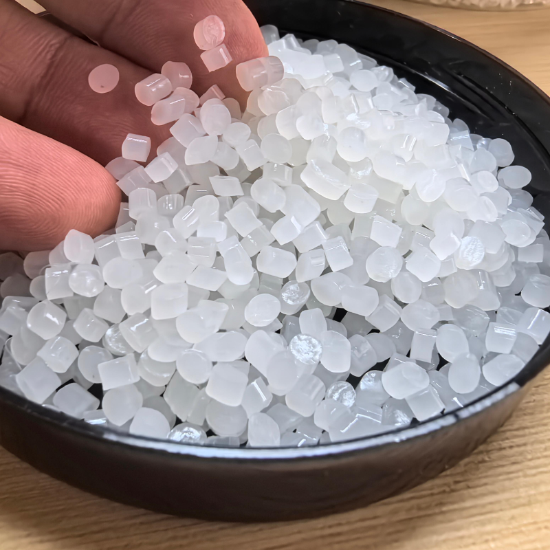 具有均匀立方形状和不透明白色质地的再生TPU颗粒 - DONGGUAN DINGZHI POLYMER MATERIALS CO.,LTD | Cpsemarketplace