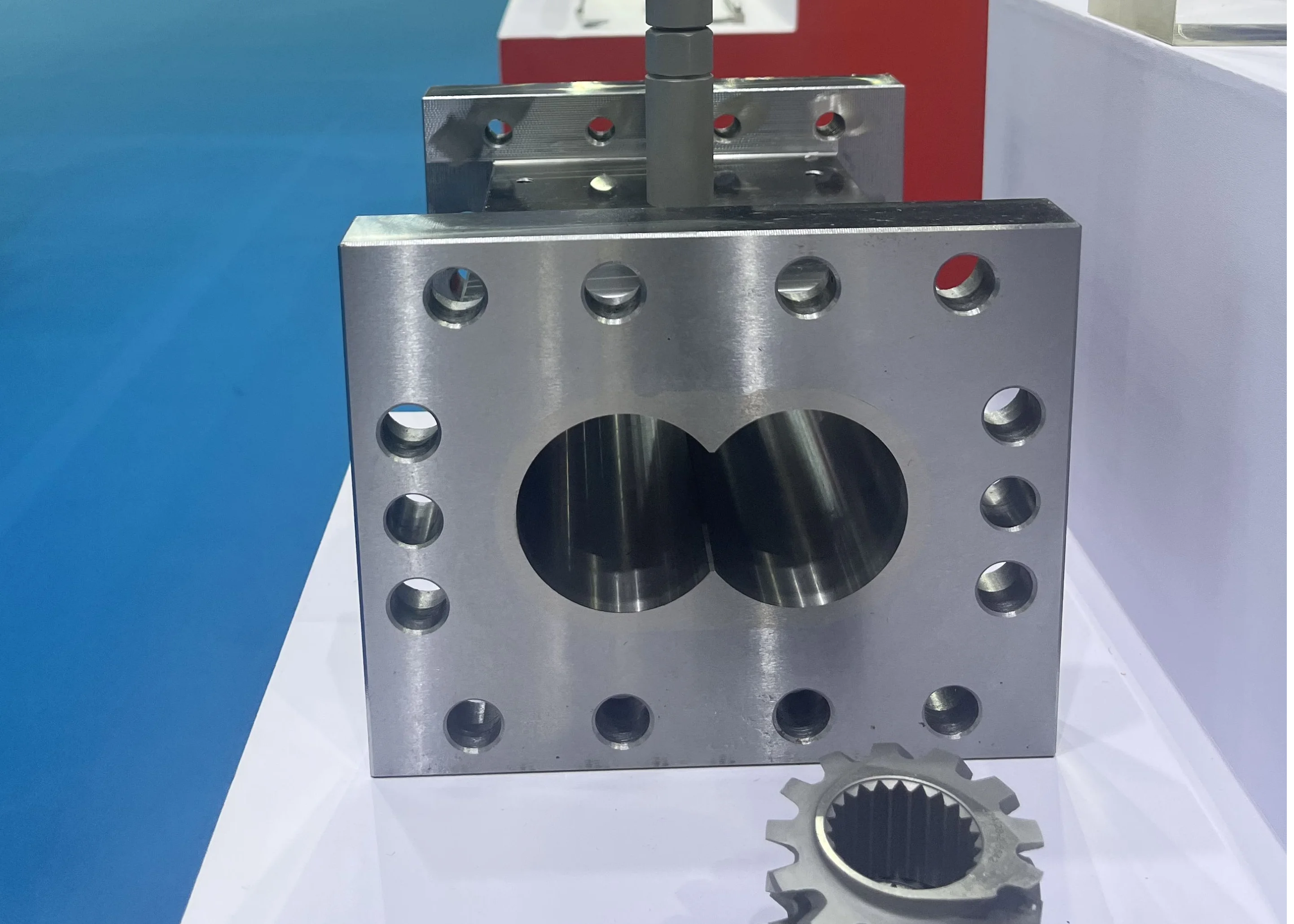 Twin-screw barrel section with parallel cylindrical bores and mounting holes for plastics extrusion machinery - NANJING SIKERUN MACHINERY CO.,LTD. | Cpsemarketplace

