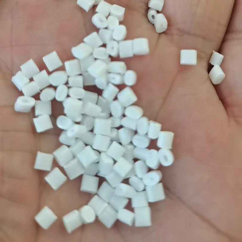 Poudre fine blanche de TiO2 pour obtenir une pigmentation uniforme et une coloration vive dans les plastiques - Dongguan Lijing environmental protection New Materials Co.,Ltd | Cpsemarketplace

