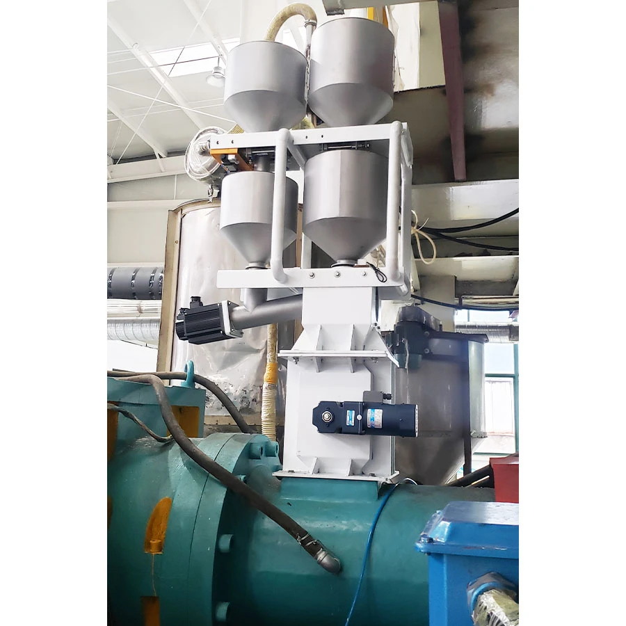 Alimentador dosificador gravimétrico de múltiples tolvas con contenedores de acero inoxidable sobre una línea de extrusión de plásticos - SHANDONG XINHEXIN ELECTRIC CO.,LTD. | Cpsemarketplace

