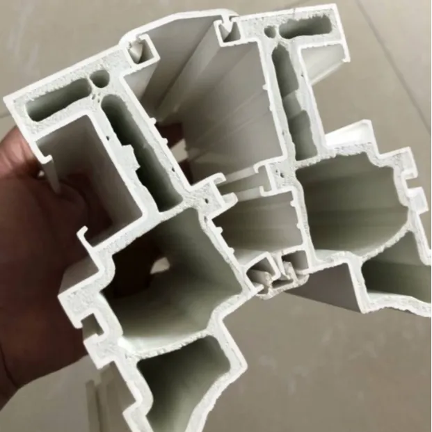 Perfiles compuestos extruidos blancos con secciones transversales huecas complejas para aplicaciones estructurales. - HUANGSHI HONGDA PLASTIC MOULD CO.,LTD. | Cpsemarketplace