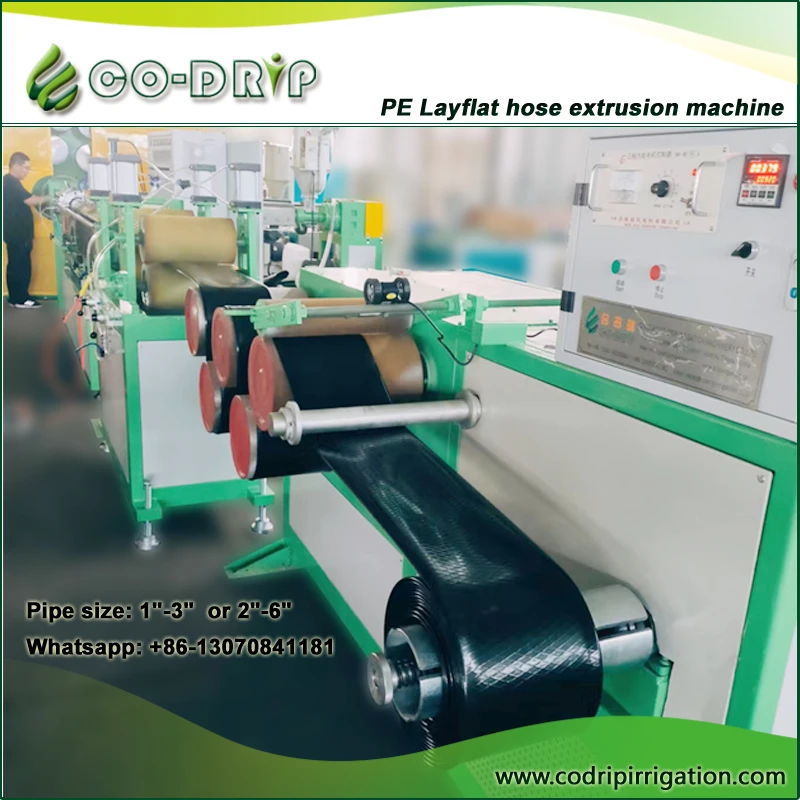 Línea de extrusión con maquinaria verde procesando manguera de polietileno plana negra sobre rodillos. - QINGDAO CO-DRIP IRRIGATION MACHINERY CO.,LTD. | Cpsemarketplace

