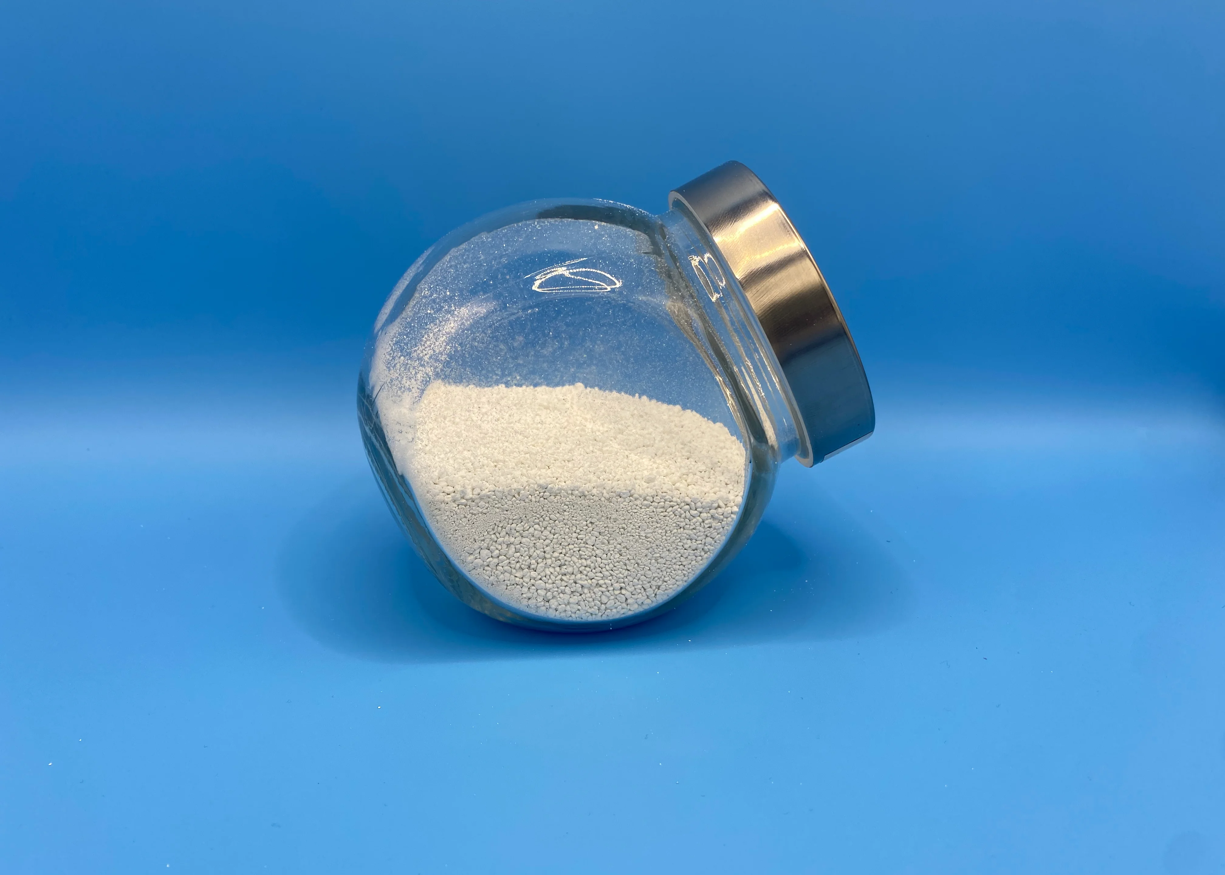 装在带金属盖的透明玻璃罐中的白色PPS树脂颗粒。 - SHANDONG BEFAR YINGLIANDA NEW MATERIAL CO.,LTD. | Cpsemarketplace


