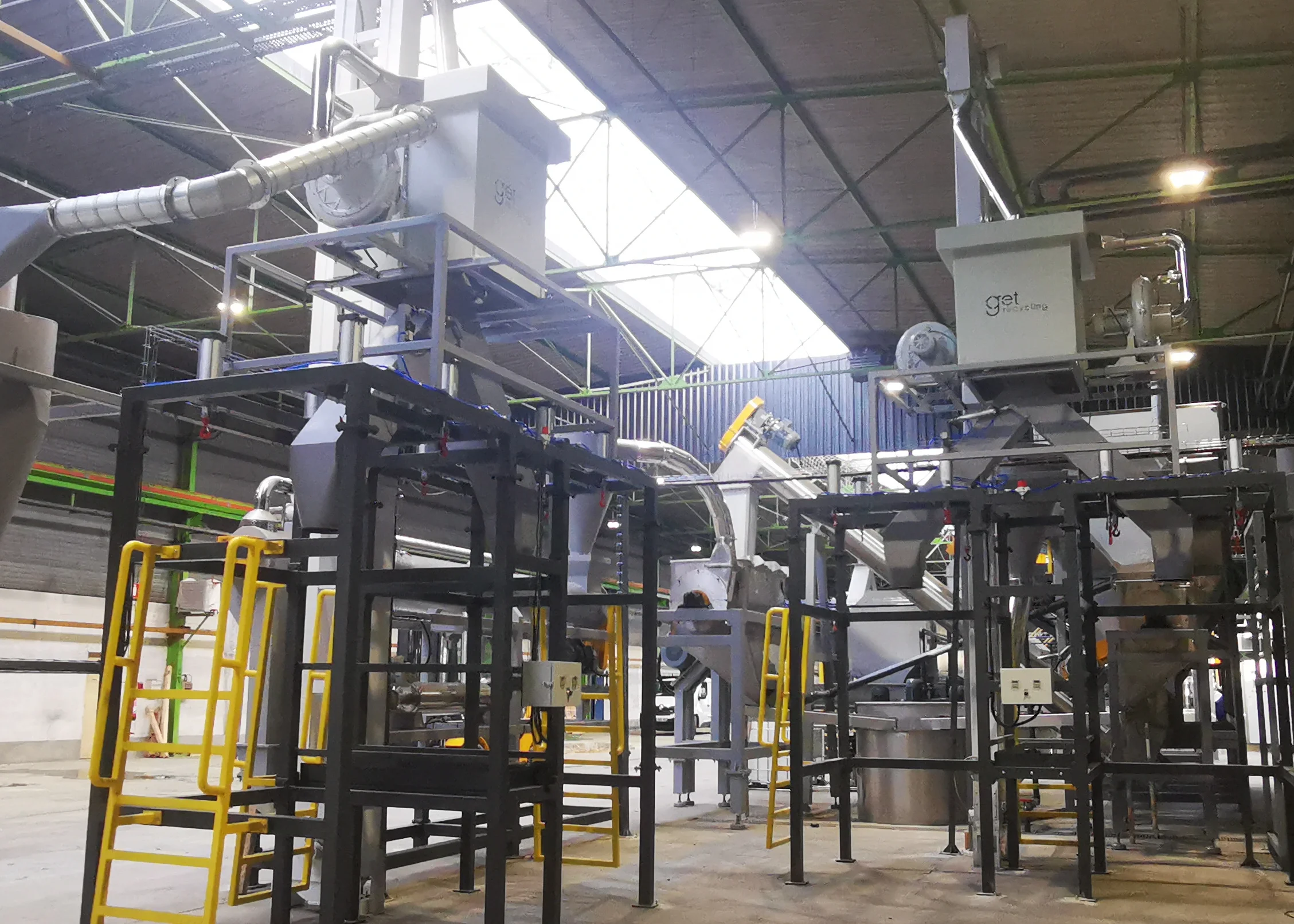 Línea de extrusión de reciclaje de plástico con cilindro de extrusora, equipo de procesamiento, hardware de monitoreo y plataformas de acceso. - JIANGSU GET RECYCLING TECHNOLOGY CO.,LTD. | Cpsemarketplace

