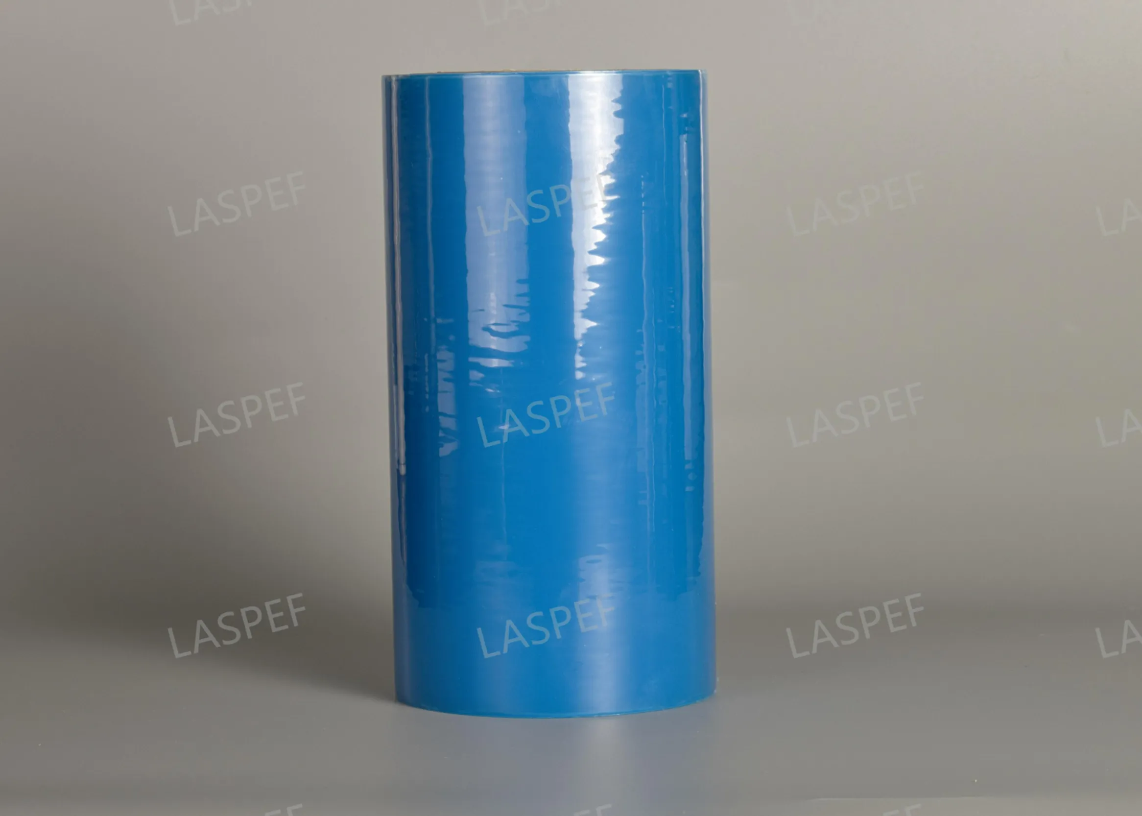 Rouleau de film plastique bleu brillant pour applications d'emballage industriel. - QINGDAO LAISHUN PLASTICS CO.,LTD | Cpsemarketplace

