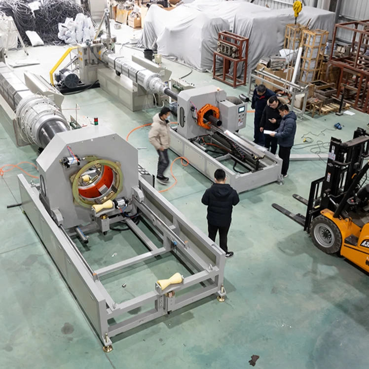 Extrusora de émbolo y equipo auxiliar procesando polímeros en una línea de producción industrial de plásticos. - LAIWU HUAYA POLYMER SCI.&TECH.CO.,LTD. | Cpsemarketplace

